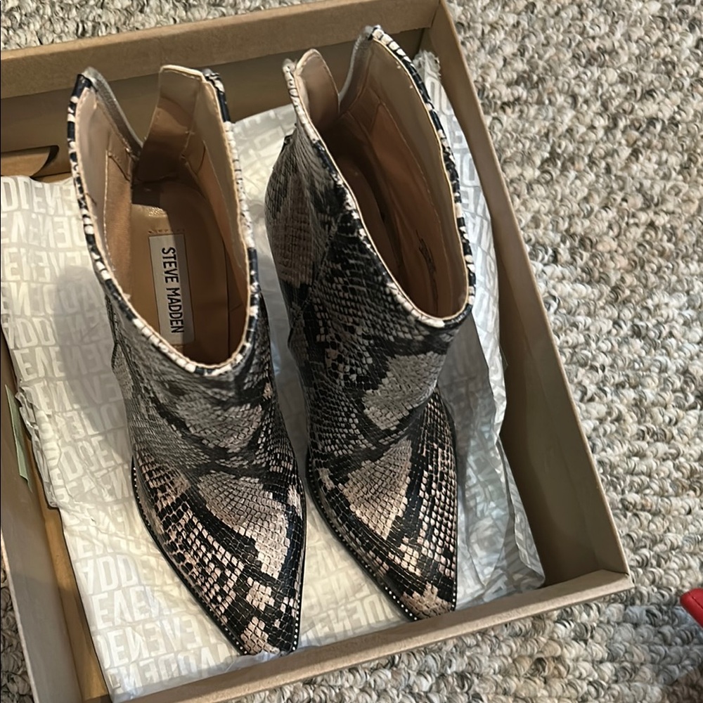 Steve Madden Monochrome Snake Print Heeled Boots - Picture 2 of 10